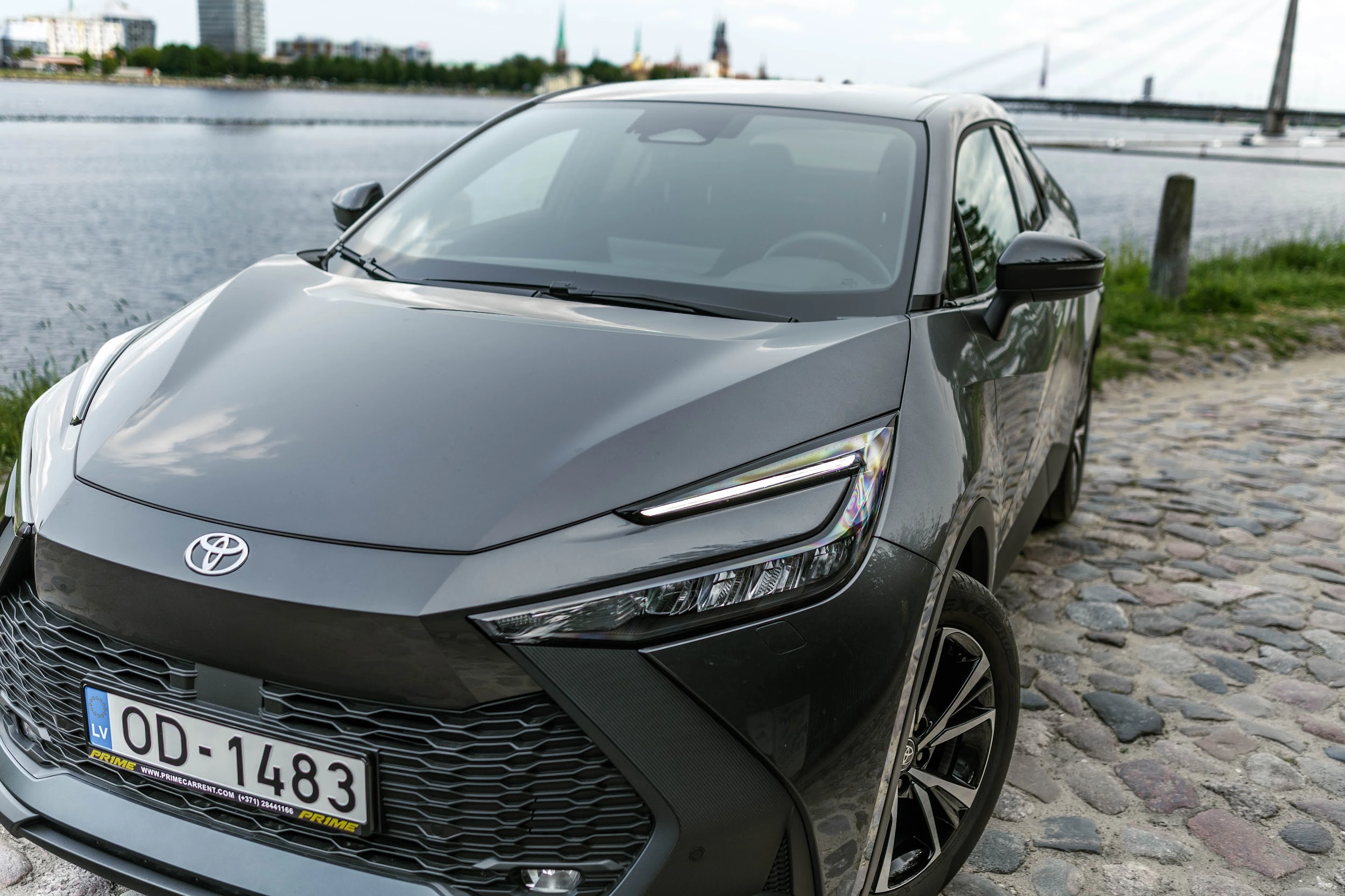 Vasaras īpašais piedāvājums: Toyota C-HR Hybrid 2025 par €990/mēn
