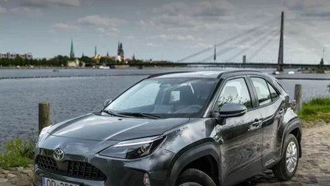 Долгосрочная аренда гибридного автомобиля Toyota в Латвии